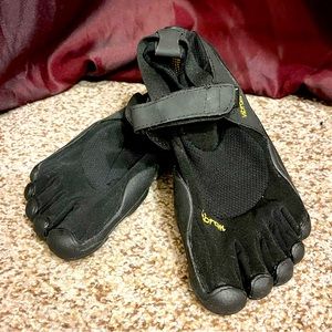 Vibram Five Fingers Black KSO Shoes